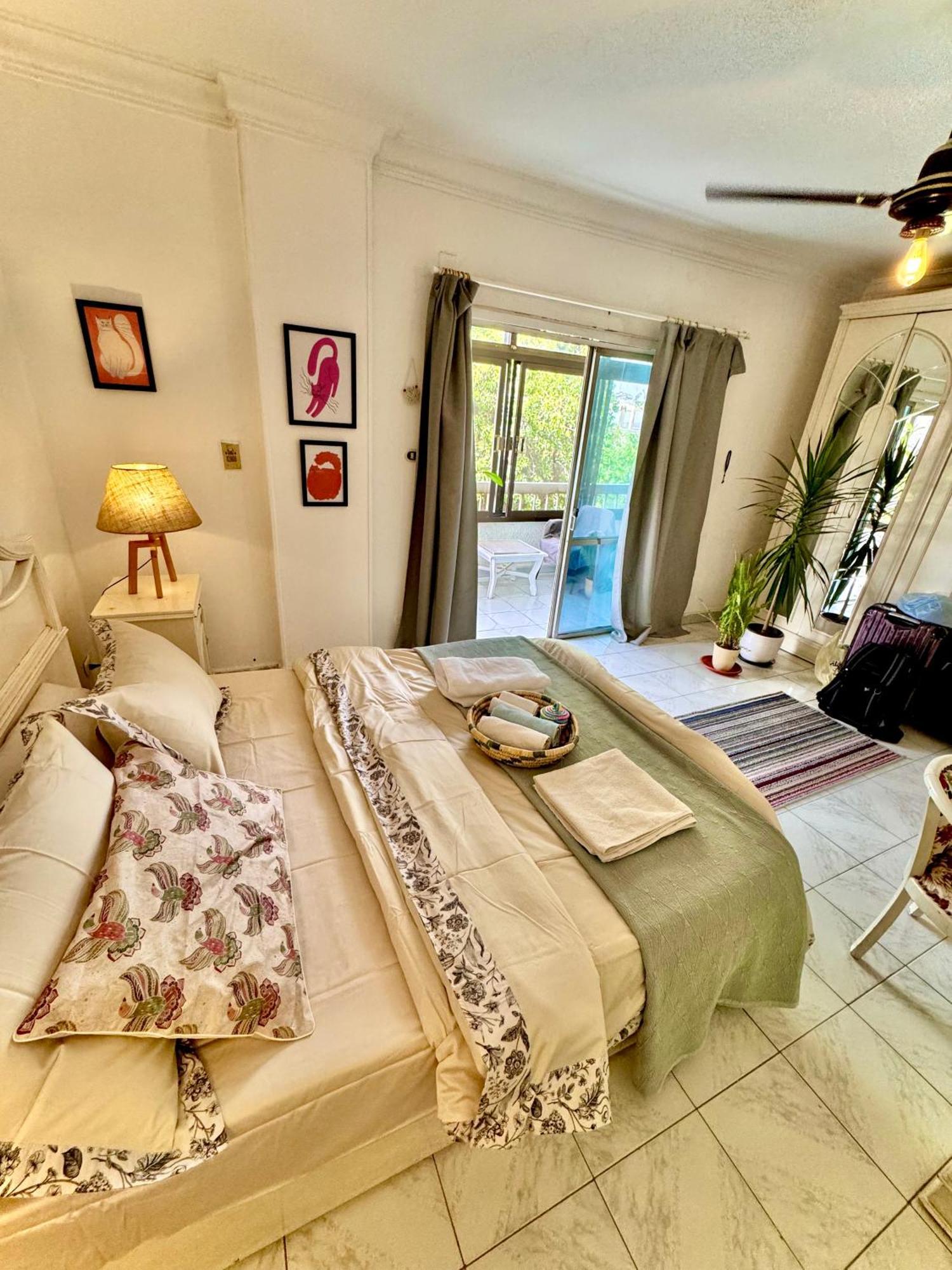 Large Room With Its Own Balcony Cairo Exterior photo